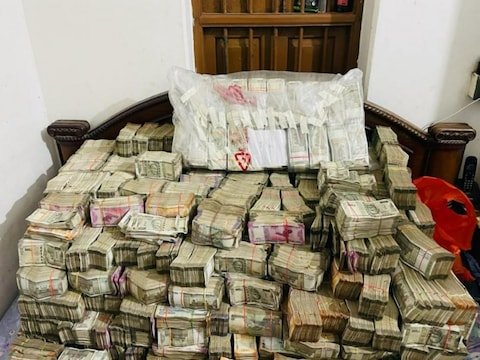 कोलकाता के बिजनेसमैन के 6 ठिकानों पर ED के छापे, अब तक 17 करोड़ रुपए कैश बरामद