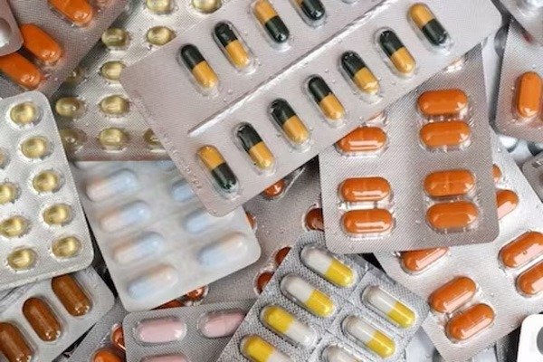*जेब पर एक और झटका! 1 अप्रैल से पैरासिटामोल समेत 900 दवाओं के 12% तक बढ़ेंगे* दाम *