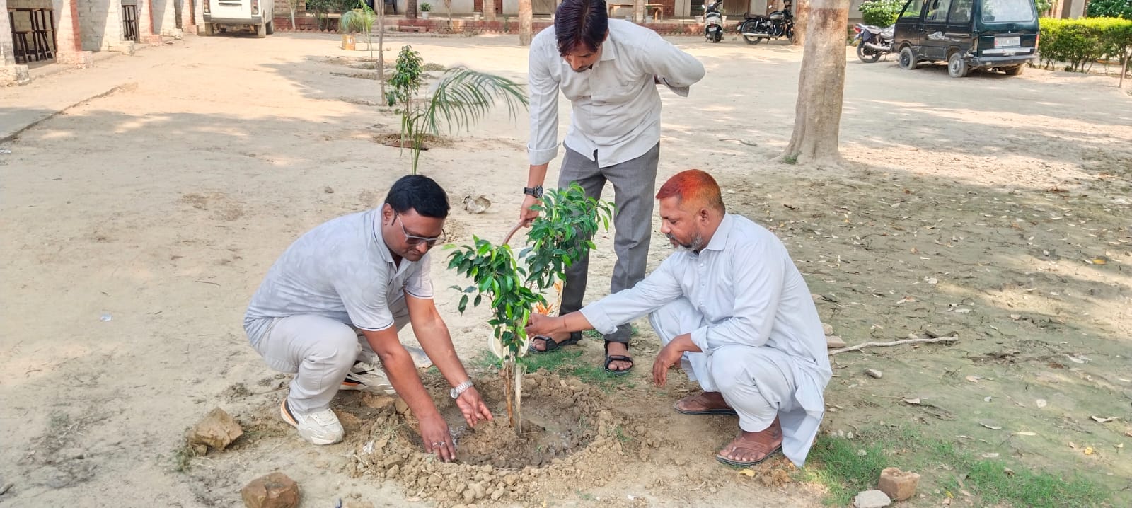 विश्व पर्यावरण दिवस पर मदरसा चश्म-ए-हयात रेहटी में हुआ वृक्षारोपण, पर्यावरण संरक्षण का लिया संकल्प