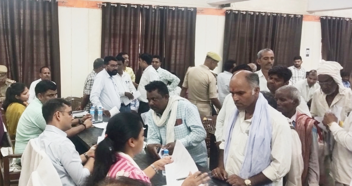 जनसमस्याओं के निस्तारण में हीलाहवाली बर्दाश्त नहीं होगी : जिलाधिकारी