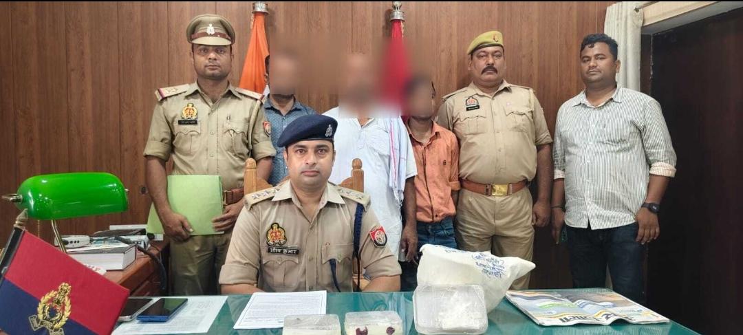भेलूपुर पुलिस ने चोरी करने और चोरी का माल खरीदने वाले तीन अभियुक्तों को किया गिरफ्तार 