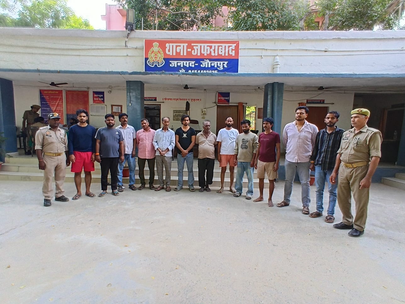 पुरानी रंजिश और जमीनी विवाद में शांति भंग की आशंका, 12 गिरफ्तार