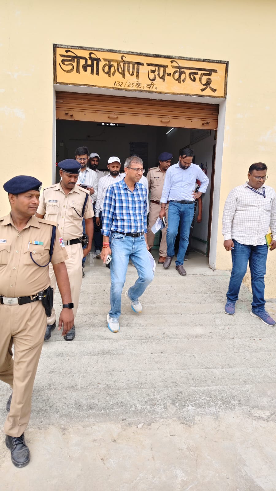 मंडल रेल प्रबंधक वाराणसी श्री आशीष जैन ने औड़िहार- जौनपुर रेलखण्ड का किया निरीक्षण