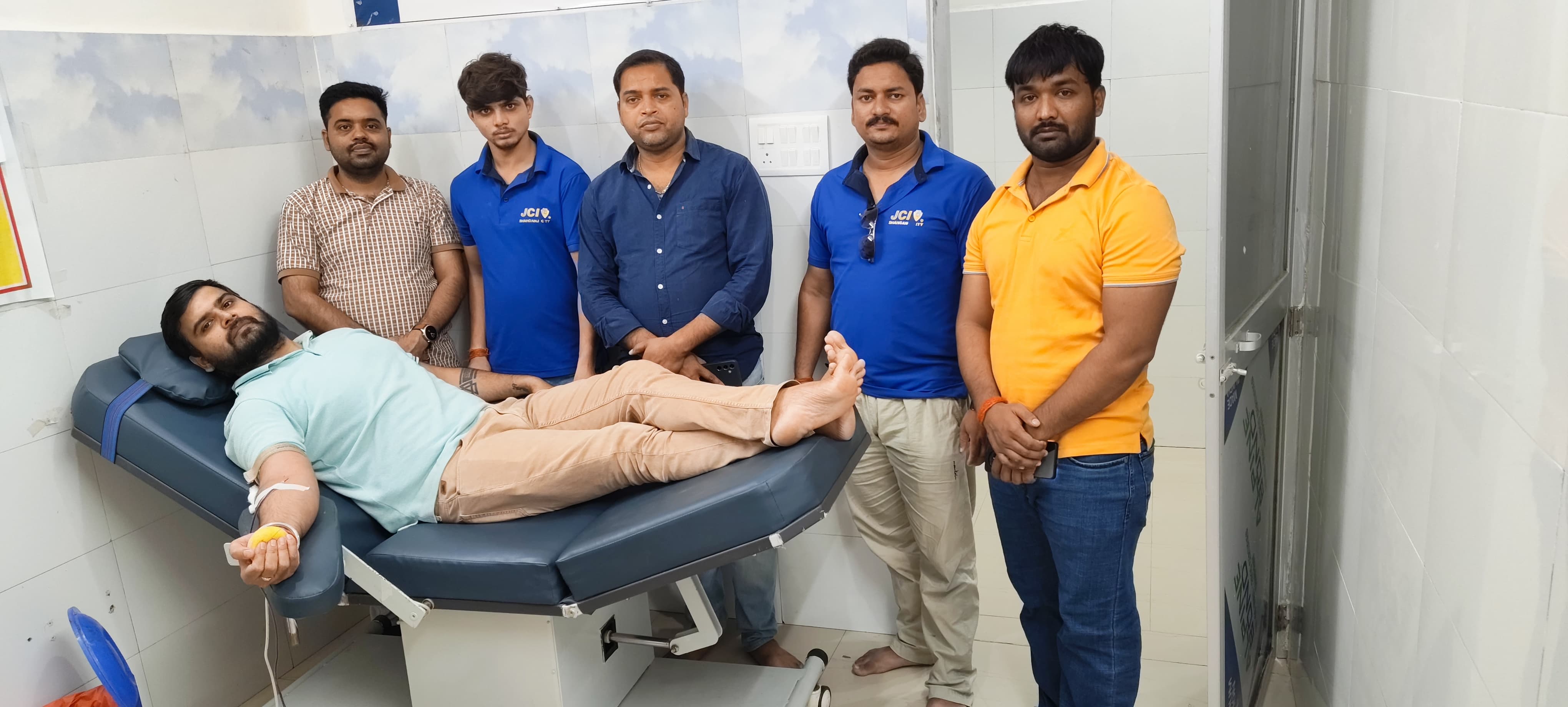 विश्व रक्तदान दिवस पर जेसीआई शाहगंज सिटी ने किया रक्तदान शिविर का आयोजन
