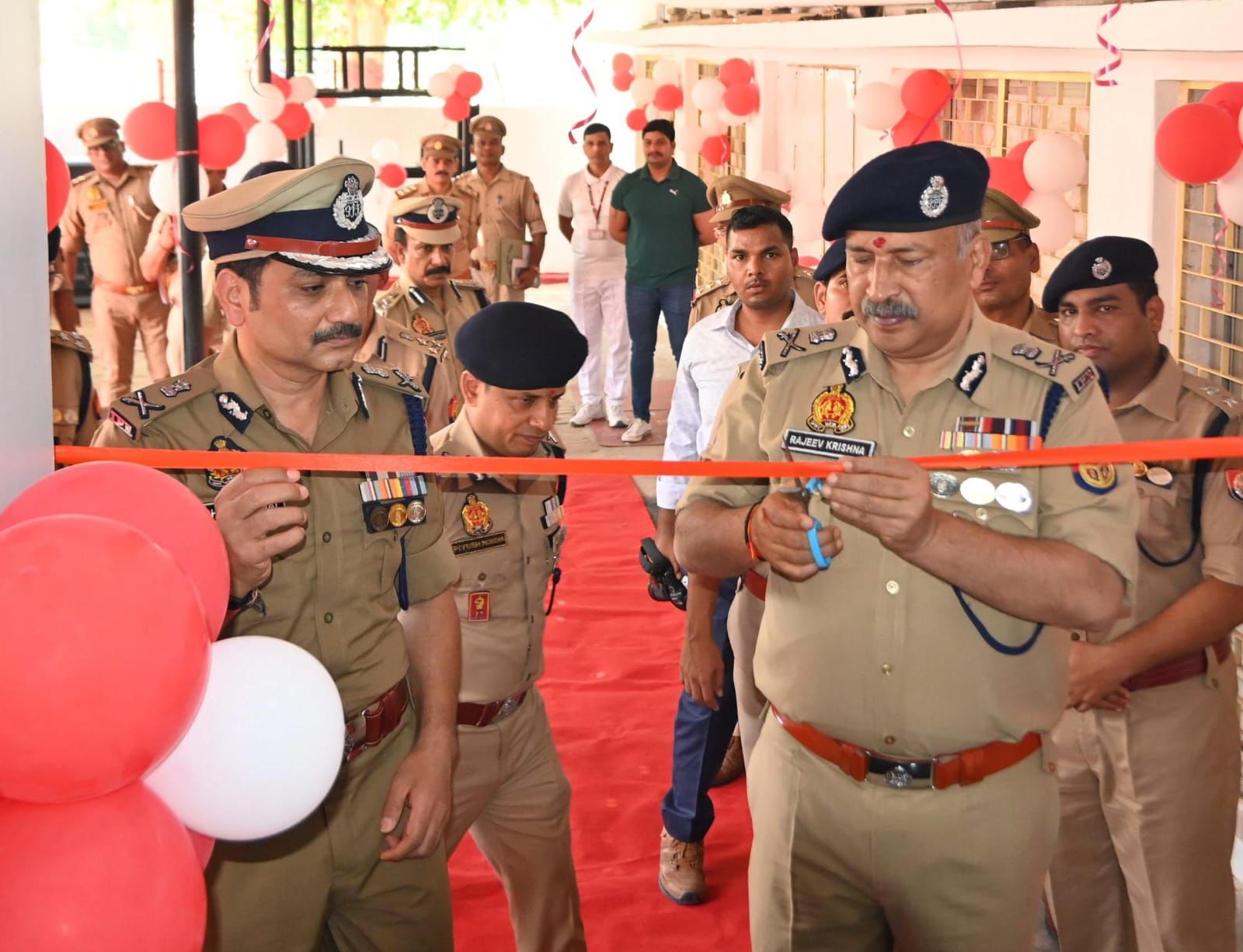 डीजीपी ने अत्याधुनिक जिम एवं क्रिकेट ग्राउंड का किया उद्घाटन 