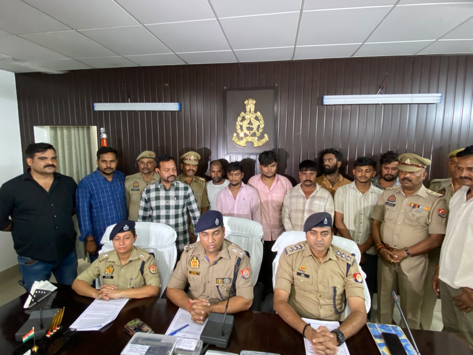 चोलापुर में हथियार तस्करी गिरोह का भंडाफोड़,7 गिरफ्तार*