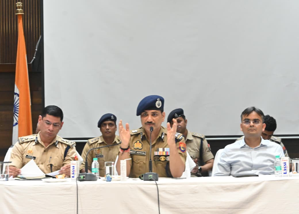  मोहर्रम पर्व को लेकर पुलिस आयुक्त व डीएम ने आयोजकों संग पीस कमेटी का किया बैठक