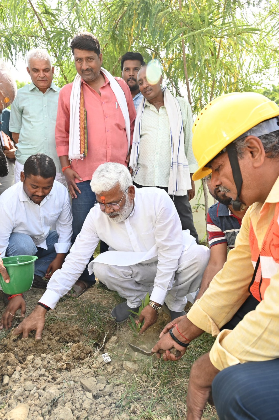 कैबिनेट मंत्री ने प्रतापपट्टी गांव में स्थापित जल जीवन मिशन के स्कीम का निरीक्षण कर,पौधरोपण किया