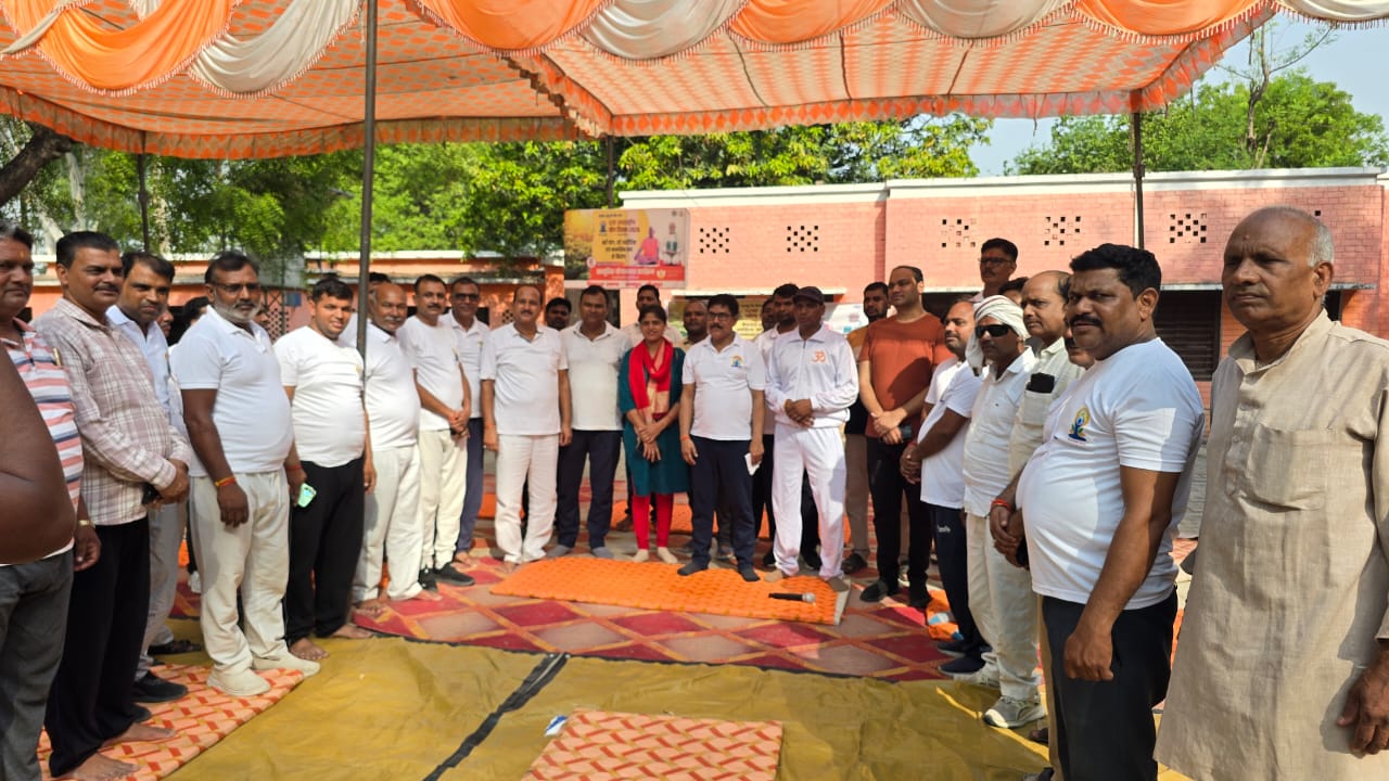 डॉ आर पटेल विधायक मड़ियाहू के साथ रामपुर में 12वां अंतर्राष्ट्रीय योग दिवस मनाया गया