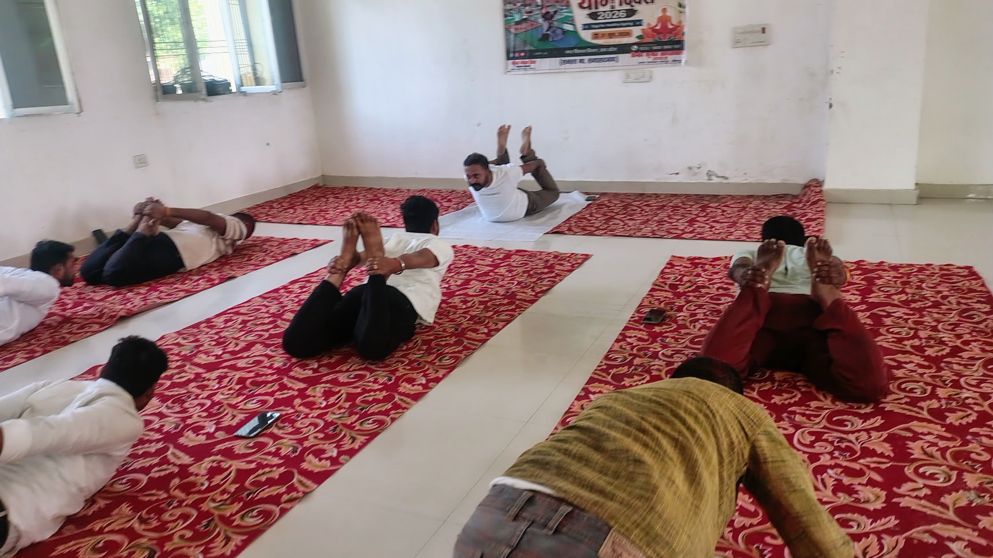 अंतर्राष्ट्रीय योग दिवस पर नगर पंचायत रामपुर में हुआ योगाभ्यास, लोगों को स्वस्थ जीवन का दिया संदेश