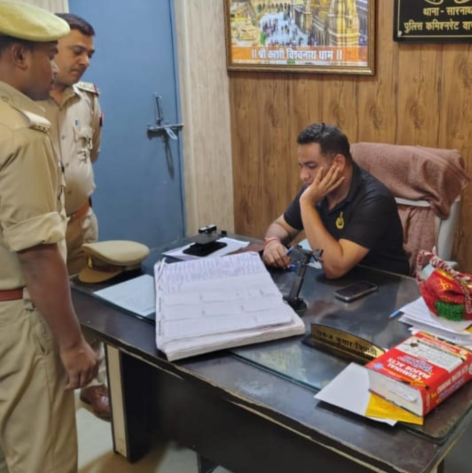 डीसीपी वरूणापार जोन ने लालपुर व सारनाथ थाने का किया औचक निरीक्षण 