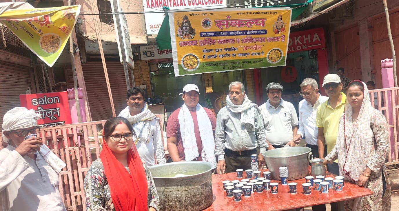 निर्जला एकादशी पर संकल्प संस्था ने किया शीतल नींबू शरबत का वितरण