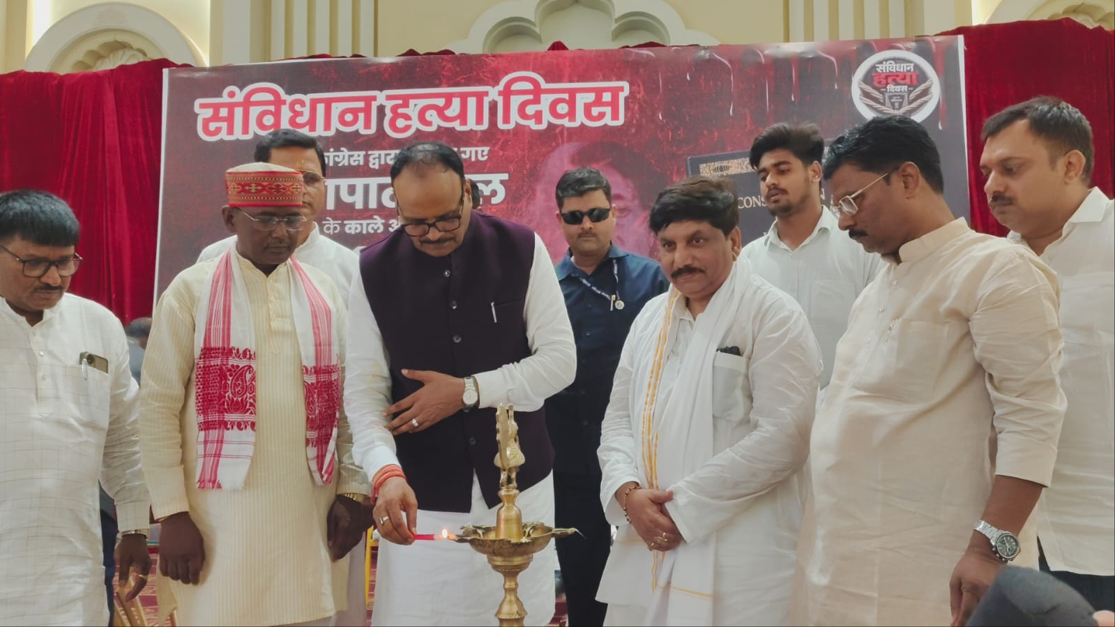 डिप्टी सीएम ब्रजेश पाठक ने काशी क्षेत्र के लोकतंत्र सेनानियों व मीसा बंदियों को किया सम्मानित एवं आपातकाल पर आधारित प्रदर्शनी का किया उद्घाटन 
