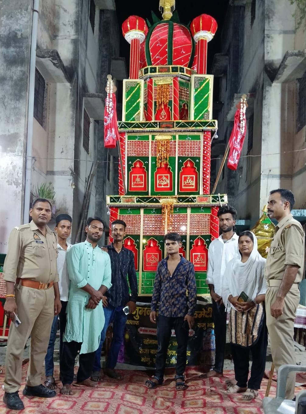 वाराणसी के शिवपुर स्थित काशीराम आवास से निकाला गया ताजिए का भव्य जुलूस