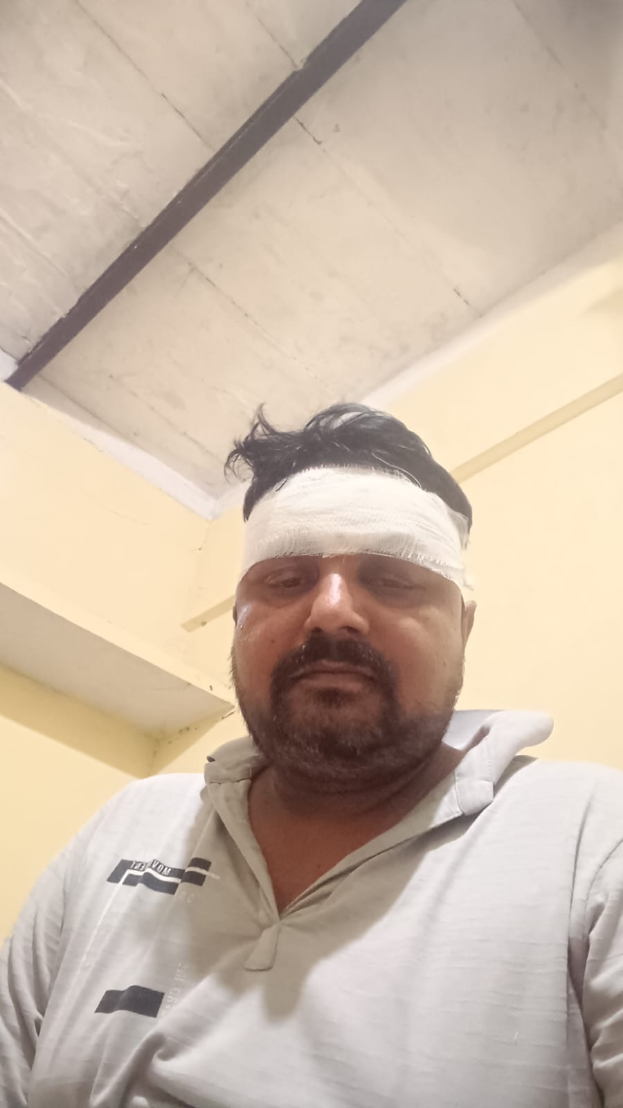 रास्ते में रोककर प्रधान पुत्र पर हमला, तमंचा तानकर जान से मारने की धमकी