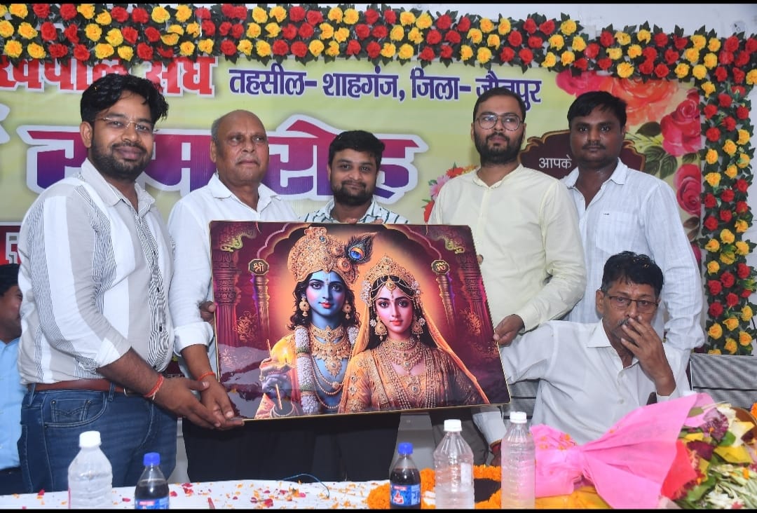 भावुक माहौल में राजस्व निरीक्षक संजय राय को दी गई सम्मानपूर्ण विदाई