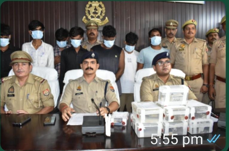  मुठभेड़ के दौरान सर्राफा व्यापारी से लूटे गये 5 लाख रुपए चेतगंज पुलिस ने किया बरामद 