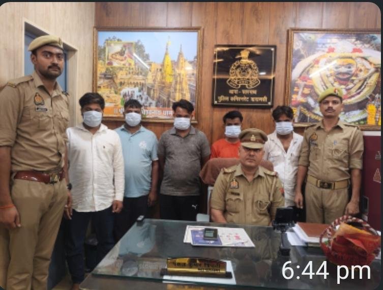 सारनाथ पुलिस ने पांच जुआड़ियों को किया गिरफ्तार 