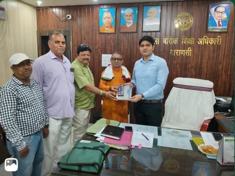 बेसिक शिक्षकों के प्रतिनिधिमण्डल ने बीएसएए से किया शिष्टाचार भेंट,किया सम्मानित 