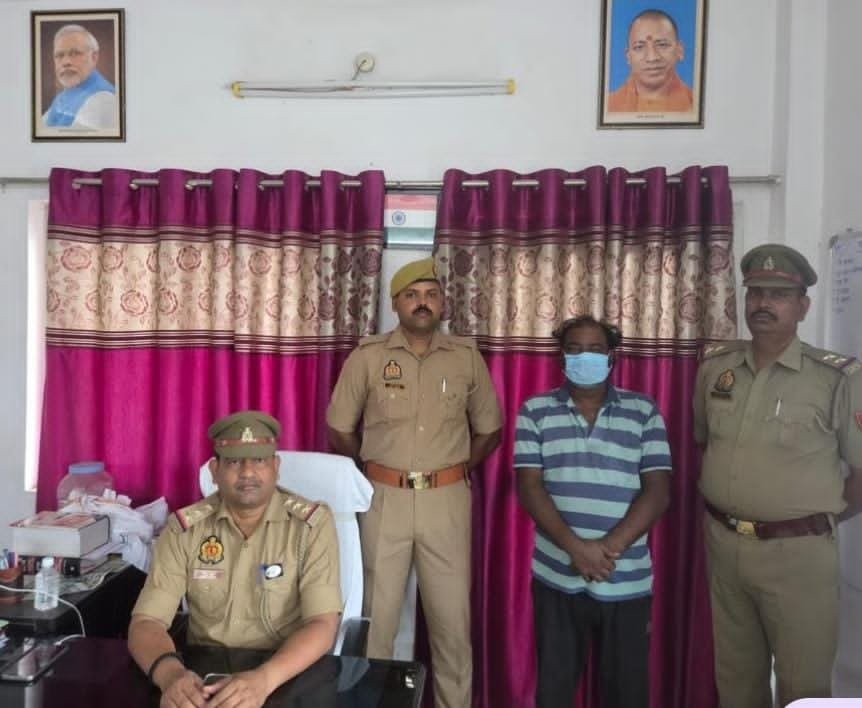 रोहनिया पुलिस ने एक कन्टेनर ट्रक से 16 भैंस के साथ अभियुक्त को किया गिरफ्तार 