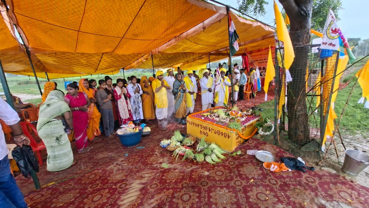 आदिवासी समाज का मूल पहचान उनकी आदिम संस्कृति से की होता है*-डाॅ0 लालजी