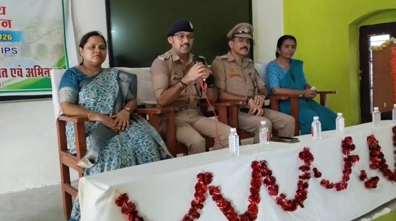 राधा किशोरी कालेज की छात्राओं संग डीसीपी काशी ने परीक्षाओं हेतु किया संवाद 