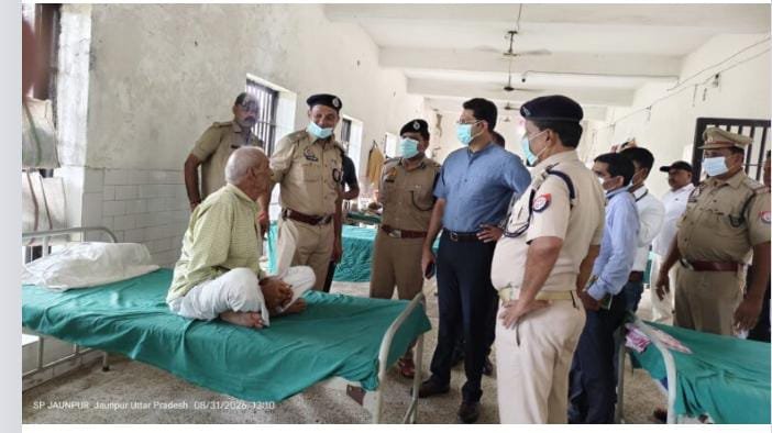 जेल में डीएम-एसपी का औचक निरीक्षण, बैरक से पाकशाला तक परखी व्यवस्थाएं