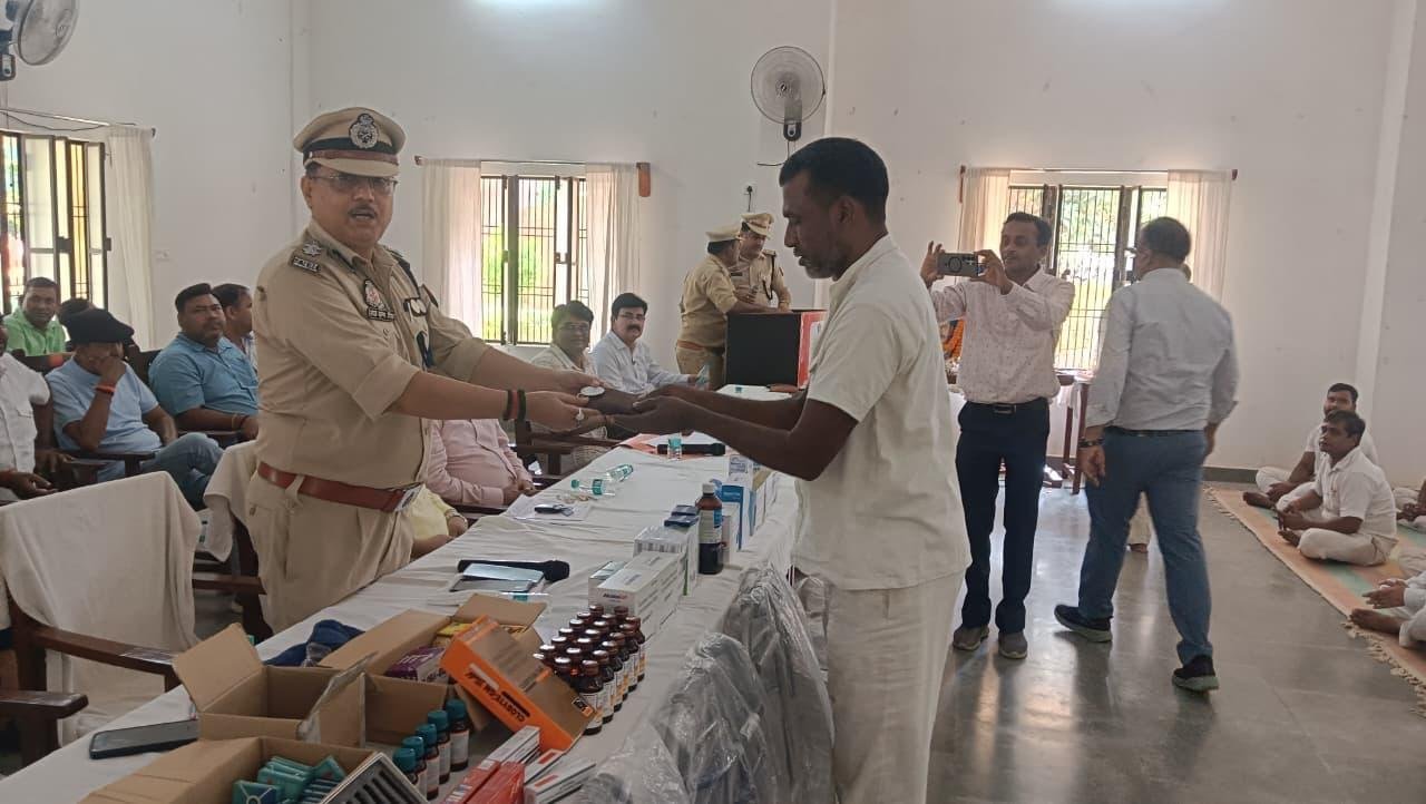 सेन्ट्रल जेल में महात्मा गांधी व लाल बहादुर शास्त्री की जयन्ती हर्षोल्लास के साथ मनाया गया 