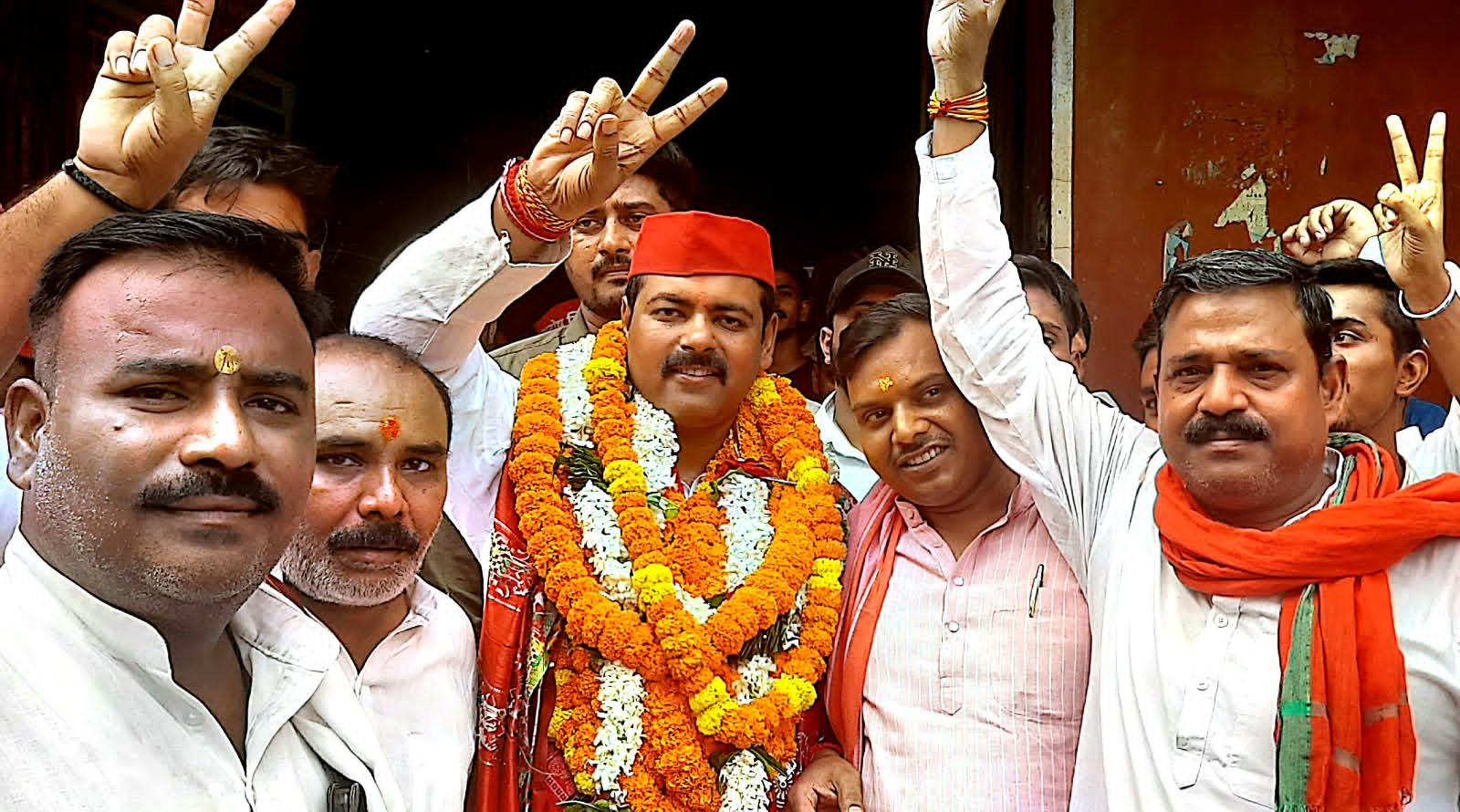 खण्ड स्नातक एमएलसी हेतु आशुतोष सिन्हा ने किया नामांकन 