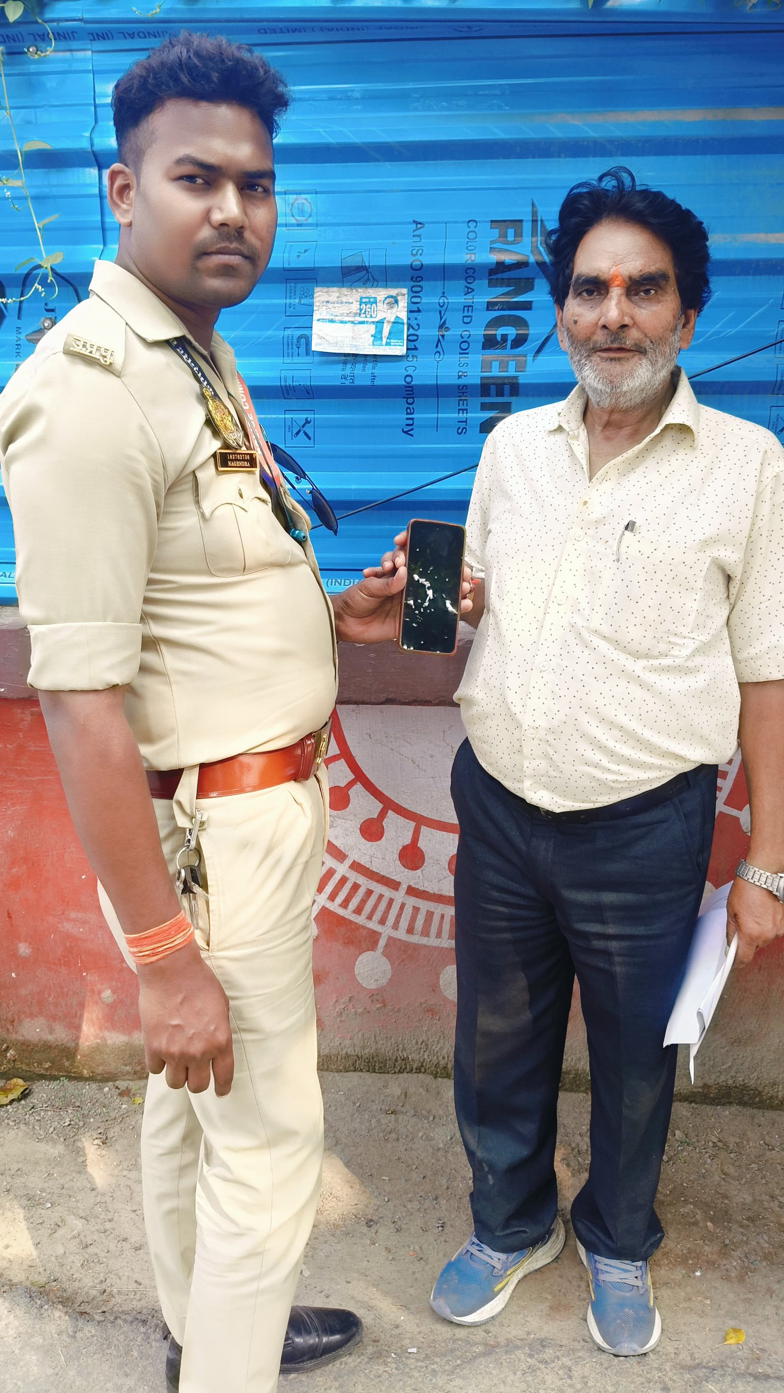 गुम हुआ मोबाइल कैण्ट पुलिस ने सर्विलांस की मदद से किया बरामद