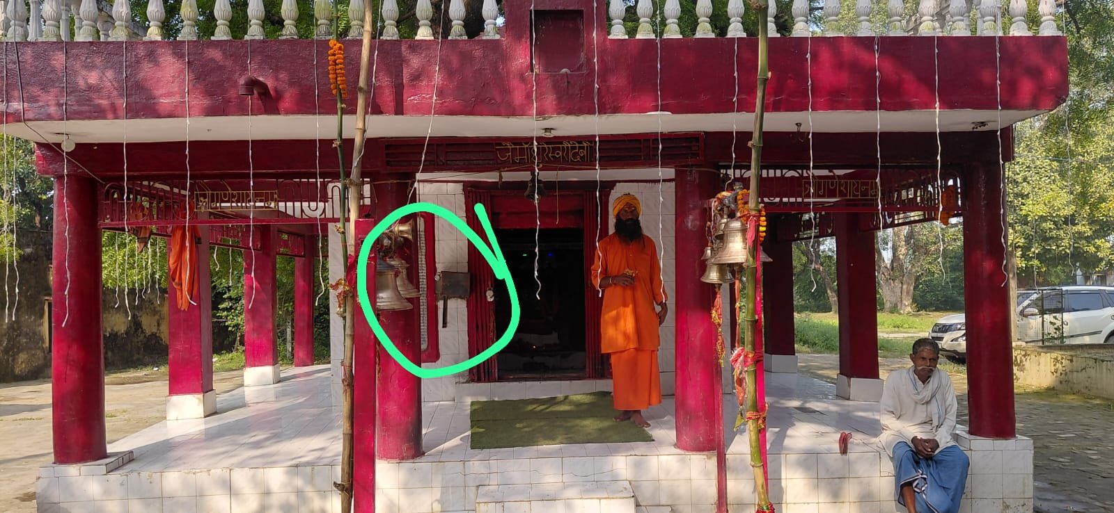 दानपेटी के माध्यम से मंदिर व जगह को विशेष अराजक लोगों द्वारा कब्जा करने के नियत से  मंदिर पुजारी से किया मारपीट